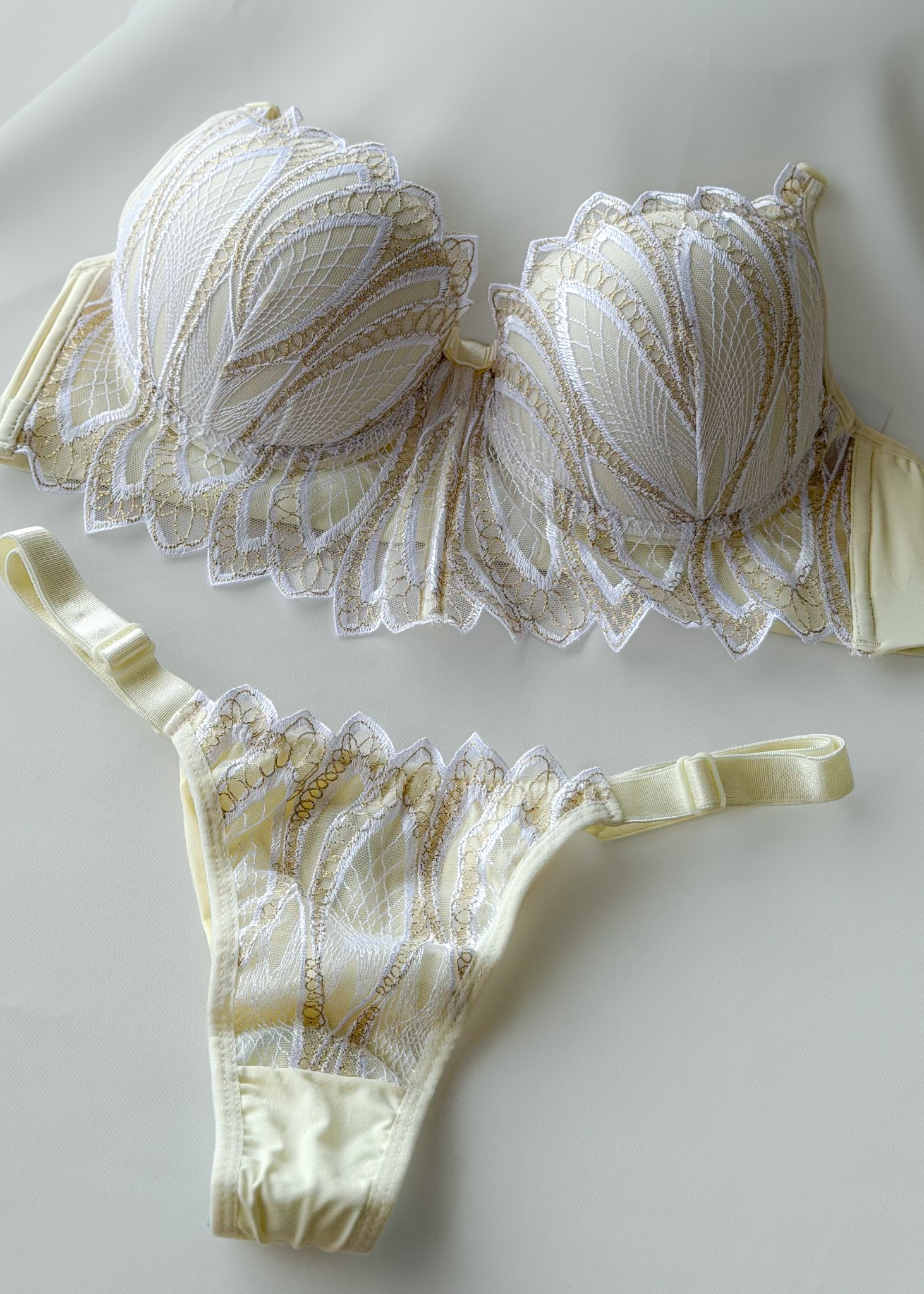 Conjunto Cropped Renda em Off White